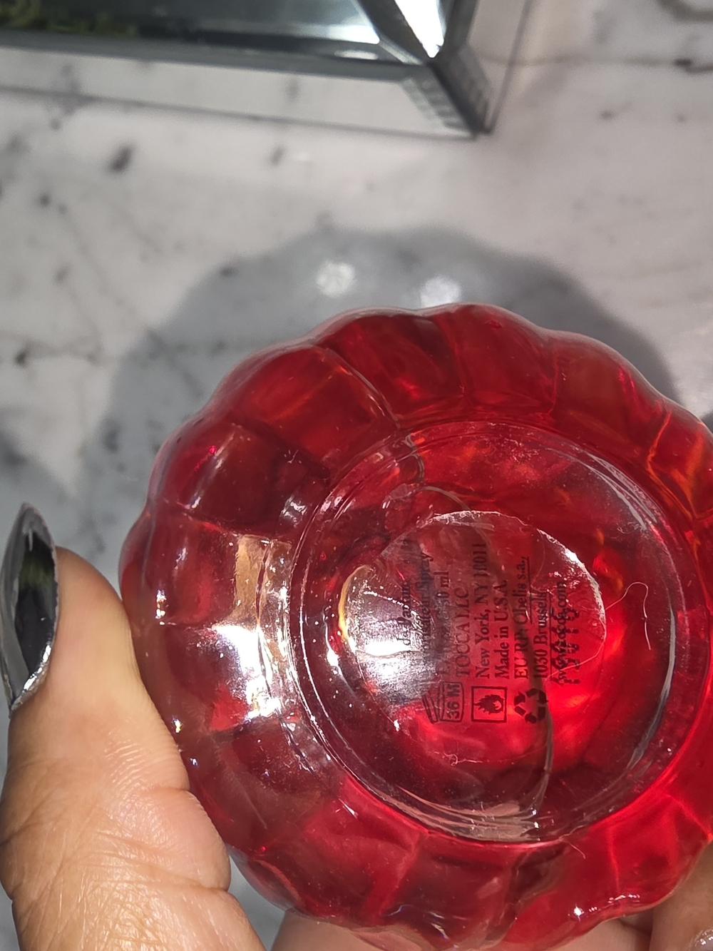 Tocca red glass perfume bottle with gold-tone label - Picture 3 of 4